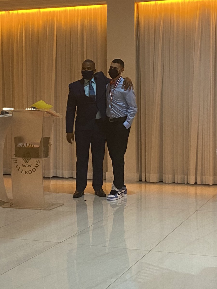 msformoso's tweet photo. This evening, we celebrated the top 10% of Miramar High’s graduating class!  It was AMAZING to see our #PatriotScholars and be able to recognize their incredible achievement.  Thank you to @_MHS_NHS sponsor Ms. Richardson for coordinating such a lovely event! #PatriotsNeverRest! https://t.co/SLXnrE8Fsp