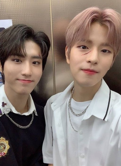 we almost got a seungbinsung selca crying noises

#승민 #창빈 #한 #승빈성 #스트레이키즈 #Seungmin #Changbin #HAN #SEUNGBINSUNG #StrayKids <a href="/Stray_Kids/">Stray Kids</a>