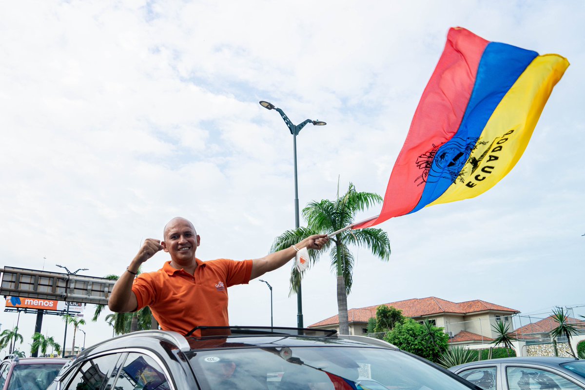 pierinaescorrea's tweet photo. 💪 Juntos en un solo puño con el ideal de siempre, recuperar la patria. 🇪🇨

Con optimismo y convicción vamos juntos este 11 de abril a votar por la esperanza, por la igualdad y por un futuro próspero para todos con @ecuarauz 🗳

#AndresPresidente
#contigocontodosahora https://t.co/nmzevsAMSc