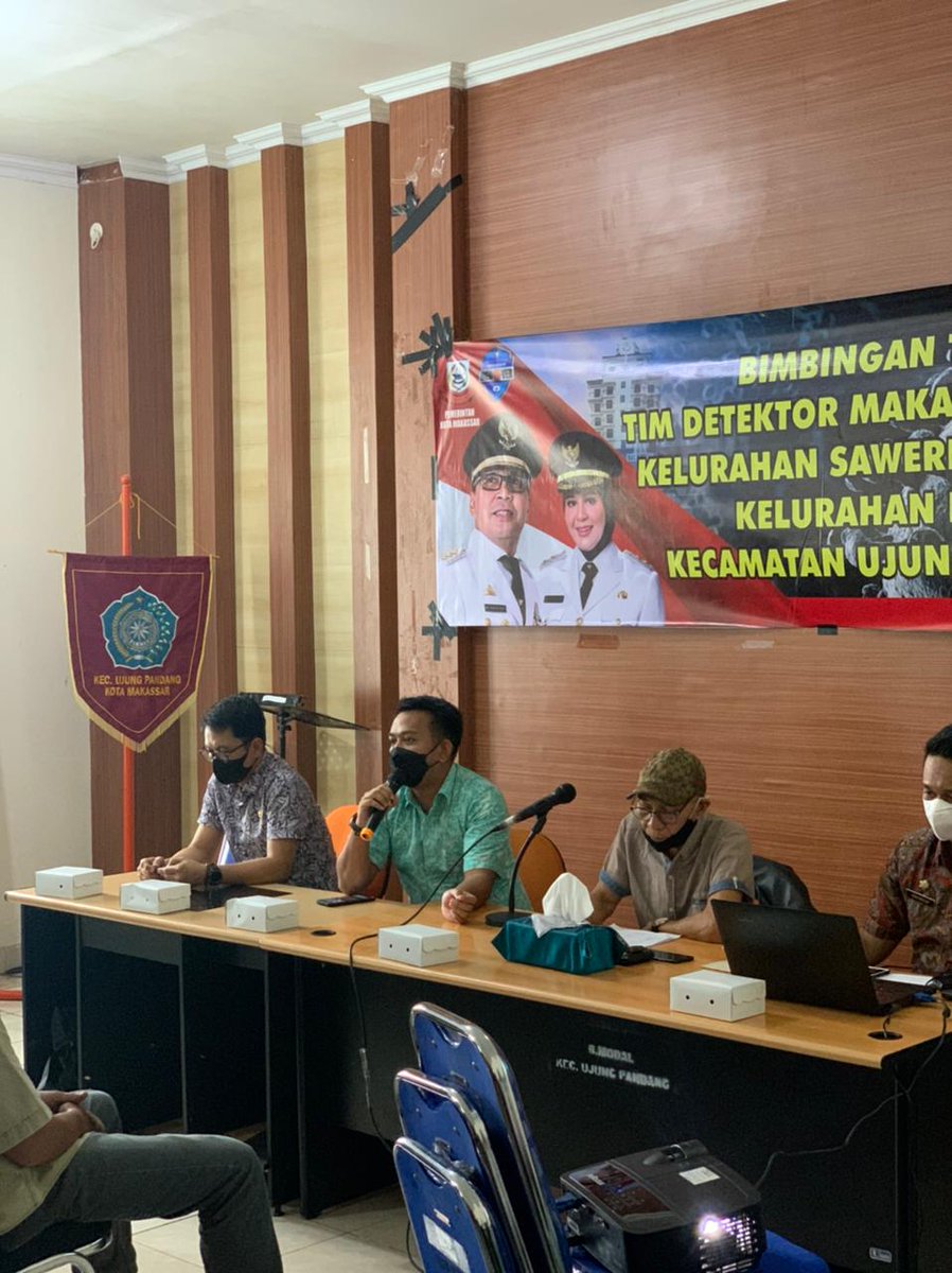 Makassar, 8 April 2021 Bapak Lurah Losari Syahrial Syamsuri  mengikuti Bimtek Tim Detektor Makassar Recover Kelurahan Losari Kecamatan Ujung Pandang Makassar  bertempat di Aula Kantor camat Ujung Pandang <a href="/Daeng_Info/">Daeng Info</a>
<a href="/DP_dannypomanto/">Danny Pomanto</a> @BeritaMks