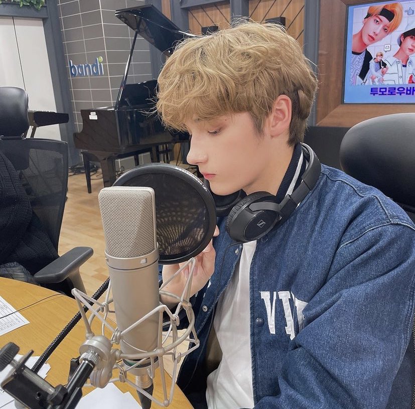 Day 12 — March 28 My fave so far.. we got behind the scenes photos, it was a live radio, Kai vibin' to DEAN's song.. "Ofcourse that's love" and "Music is my life."  #HUENINGKAI  #TXT_HUENINGKAI  #휴닝카이  #TXT_휴닝카이