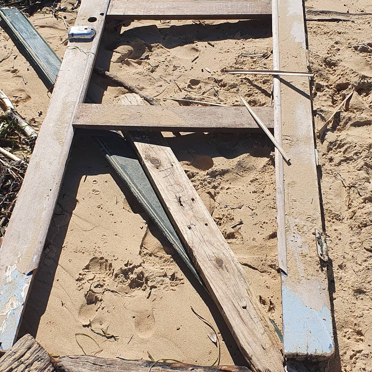 PredictionsSea's tweet image. Lovelife Zone

Chair, toy spade, huge pile of wood collected and piled up by council tractor.

Recreation Zone
Dead eel, dead duck, bong, gas tank, screen door, tyres, chair, chemical drum
Boundry creek is running cleaner and sand cliffs h.. Read more at
instagram.com/p/CNZ8je5nVkj/…