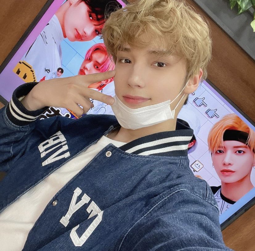 Selcas from Day 12 because ramen hair ftw!!  But really, curly/wavy hair Hyuka is a look!  #HUENINGKAI  #TXT_HUENINGKAI  #휴닝카이  #TXT_휴닝카이