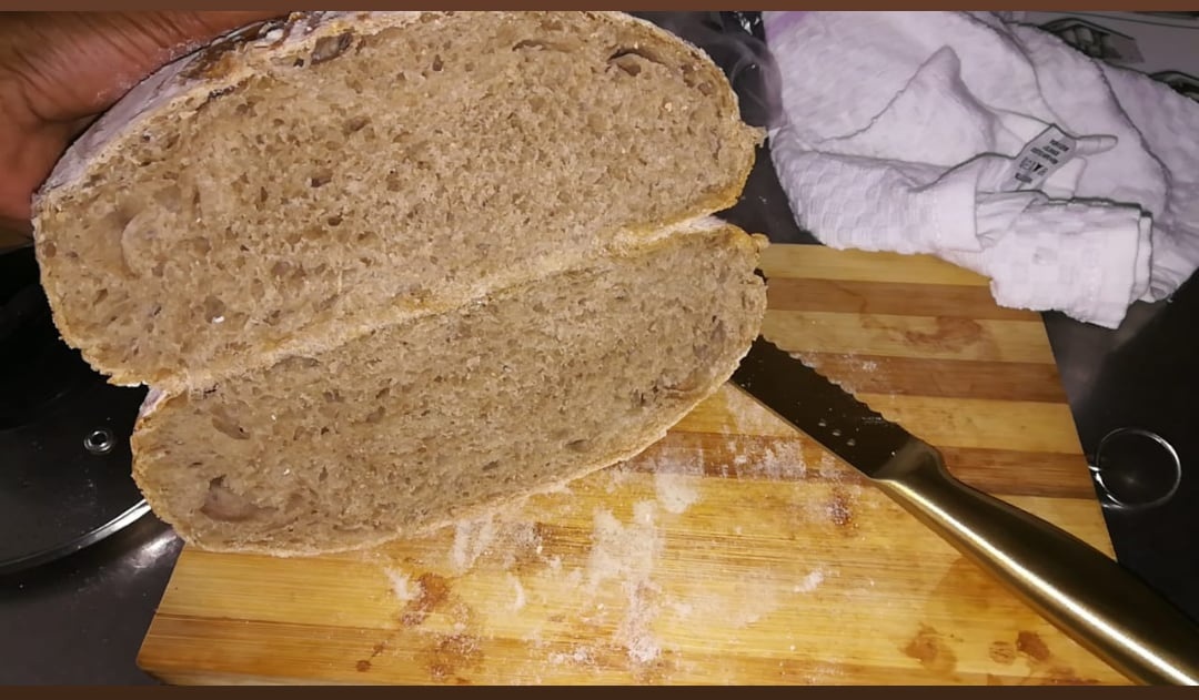 Le premier loaf. Apologies for the weird crop