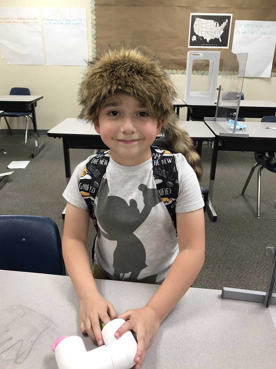 BrianaMaray's tweet photo. Thankful to have this kid with me at school this year. #ProudMama #ThankfulThursday #SiglerNation https://t.co/J7YQkJEm7O
