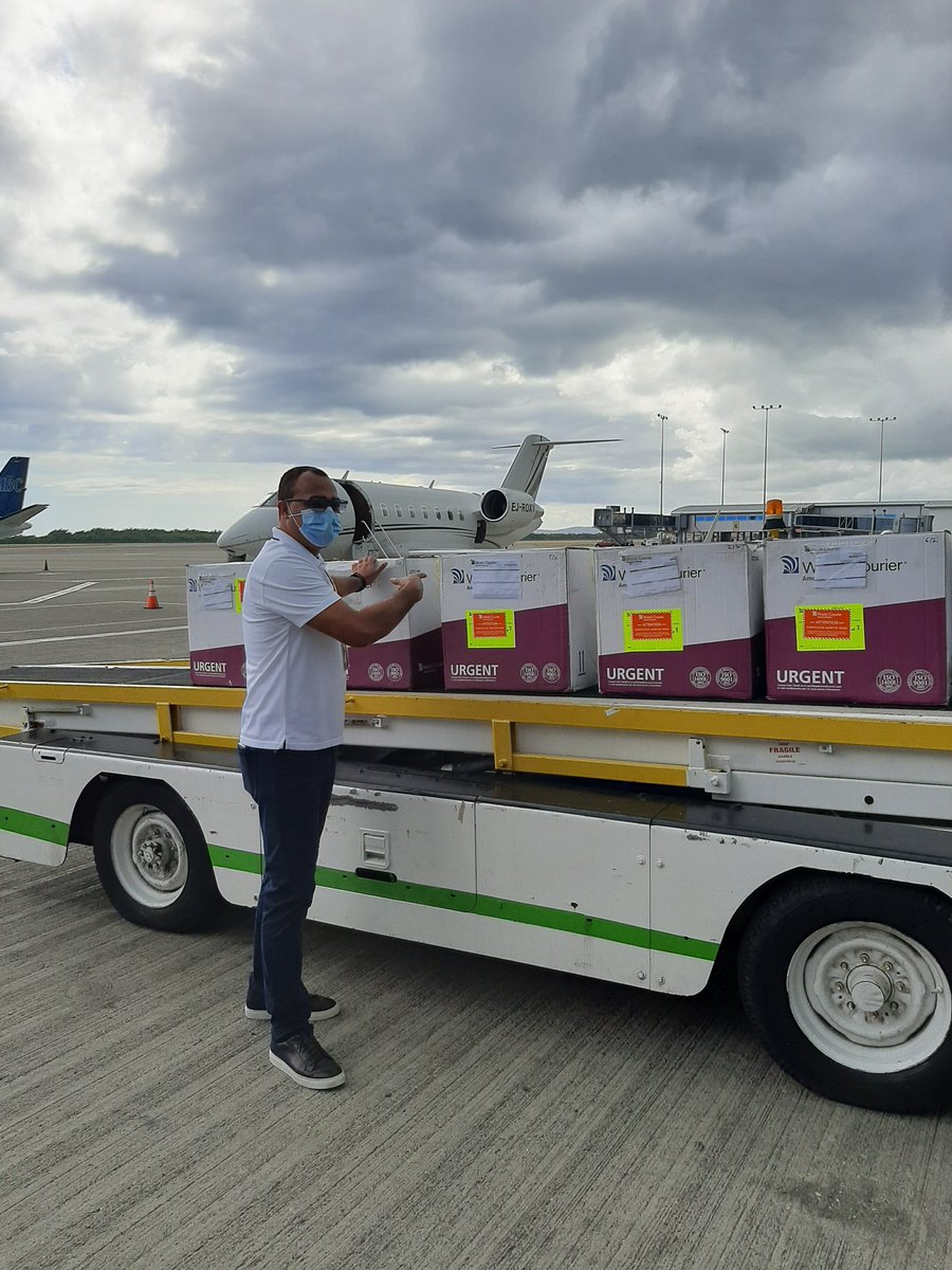 themohwgovjm's tweet photo. #VaxUpdate: Health & Wellness Minister @christufton was on hand to receive the 75,000 doses of AstraZeneca COVID -19 vaccine from the African Medical Support Platform (AMSP). This will be utilize in the islandwide blitz planned for this weekend. @NHFJamaica @mfaftja https://t.co/8zRXMbr8NI