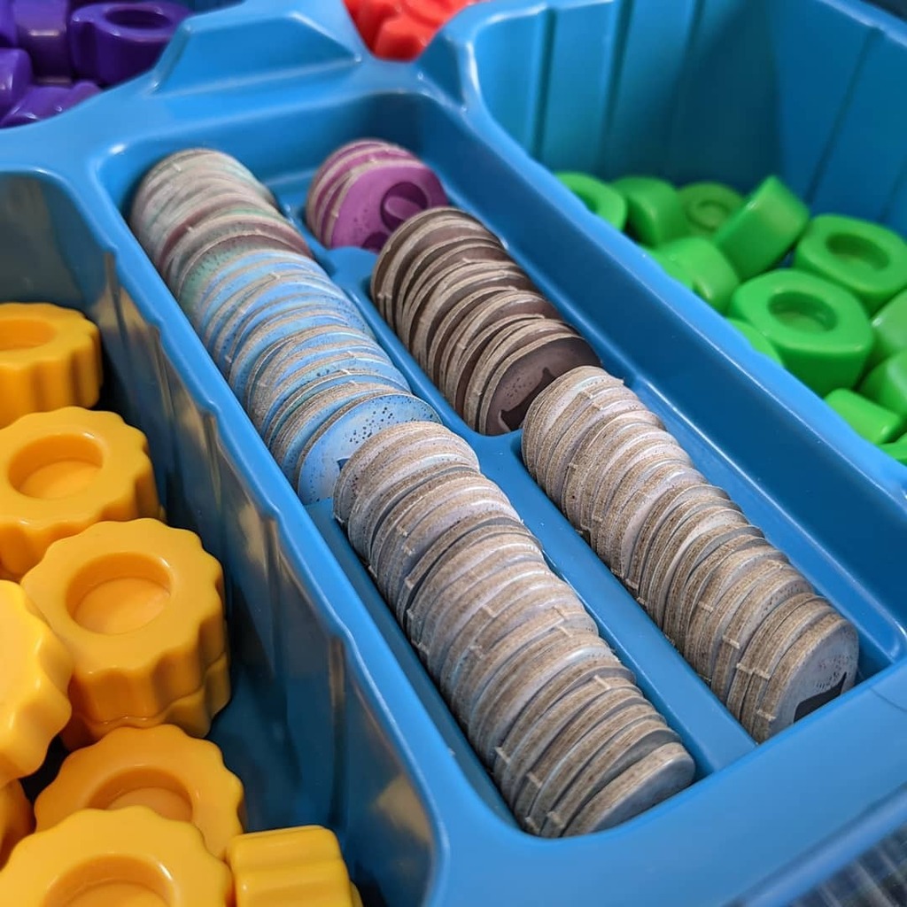 TabletopBellhop's tweet image. Check out how well the Reef organizer holds and sorts the coins. 

Would love to see this in more games. 

#Reef #ReefGame #BoxInsert instagr.am/p/CNa0fT2BG0R/