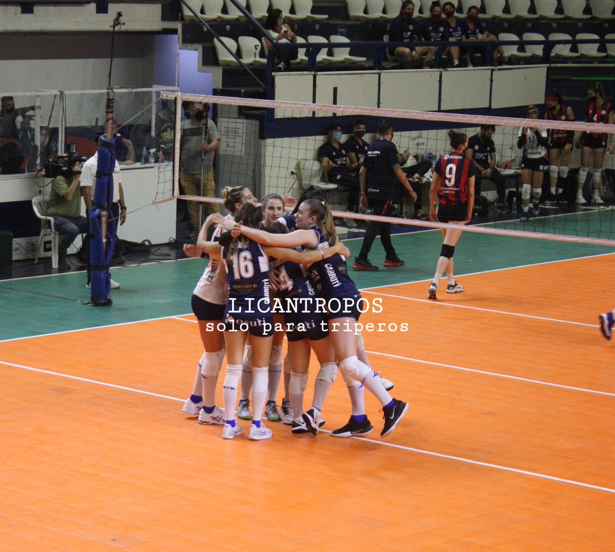 licantroposOK's tweet photo. #CGE #GELP #VOLEY🏐#PrimerFinal
SET PARA GIMNASIA!!!!!
Parcial: 25-23
Partido: 1-0
#VamosLobas🐺 https://t.co/qlIA359ubu
