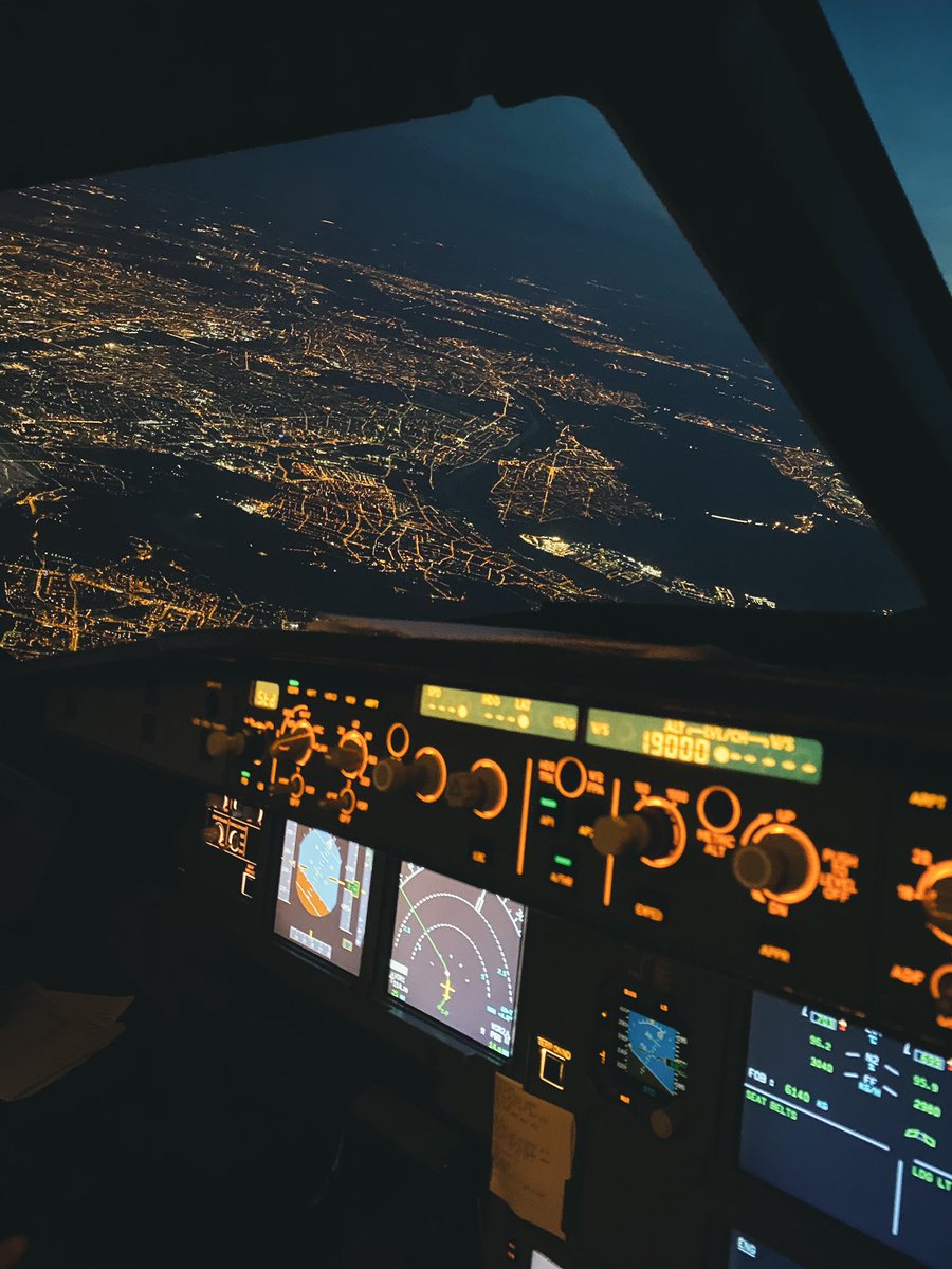 nicoet001's tweet photo. 2 ON Barcelone, enfin! 😬 #AirFrance  #AF1448 https://t.co/nHTe6WDhLN