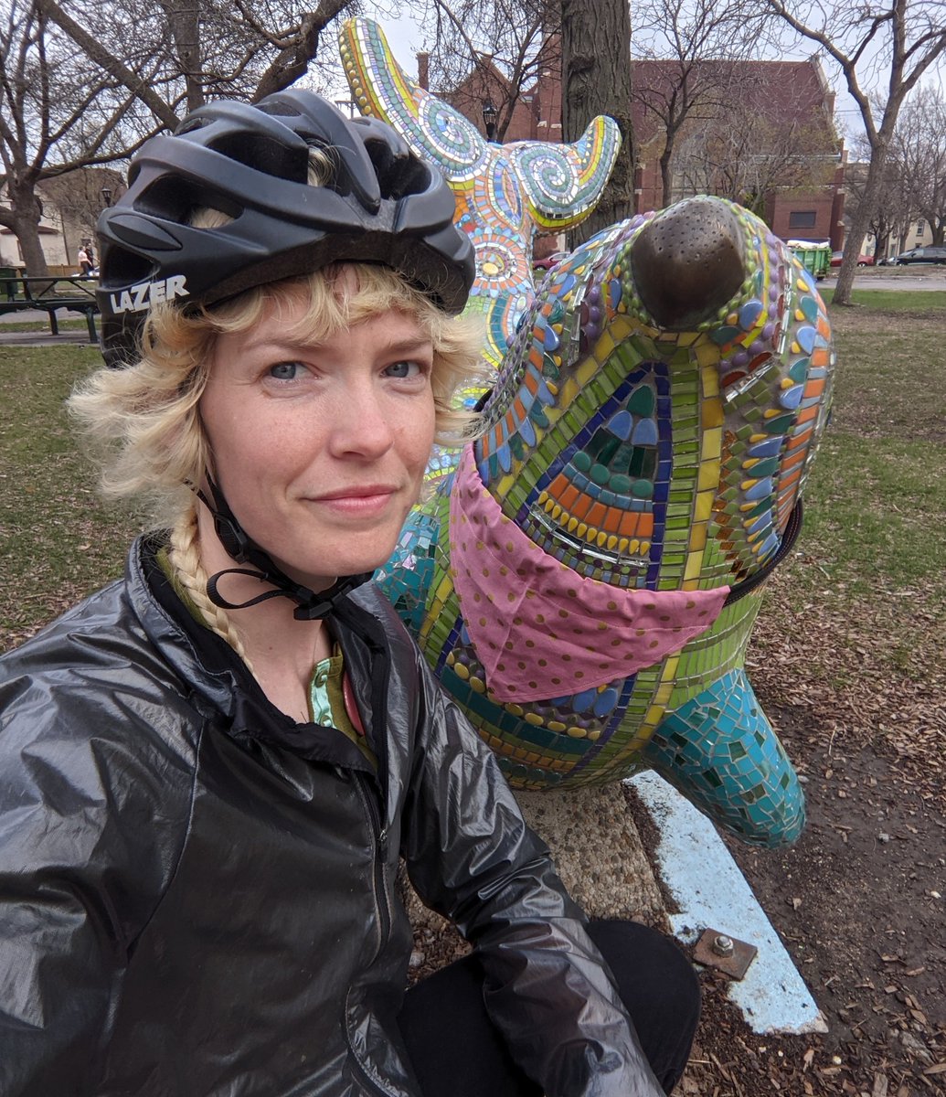 Day 8: the Mosaic Seal at Bryant Square is a Risa For Parks supporter 🧣

#30daysofbiking #30DOB