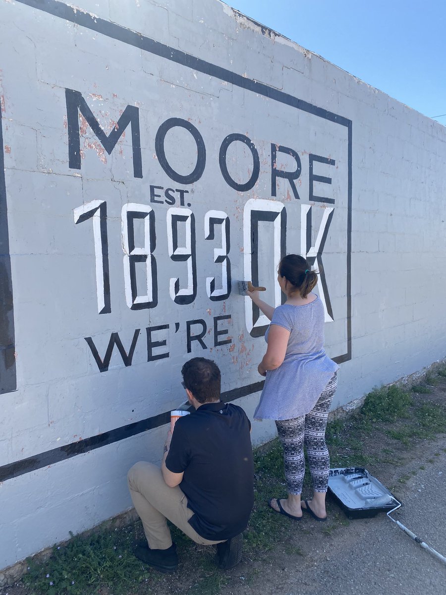 SeanEvansSM's tweet photo. Thanks to these friends from a few of the local Starbucks locations and Triple Diamond Construction for doing some good work to renew one of our favorite local art projects from 2015 this week! https://t.co/Y9oWqjqPJj