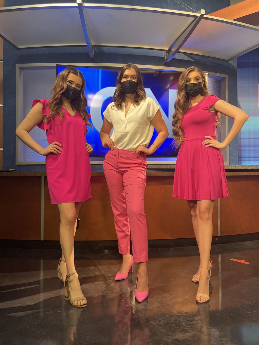 TorreJenna's tweet photo. On Thursdays we wear pink 💗💓💞 

I love these pretty women in pink and am so thankful to spend my thursdays with them :,) 

Tune into Cronkite News on AZ PBS 8 tonight at 5:30 for a great newscast! 

@cronkitenews https://t.co/UQZW4BeiHs