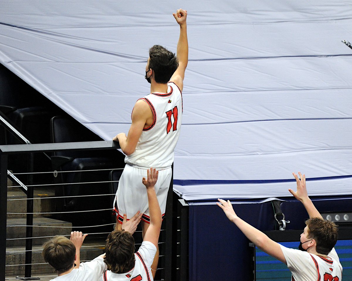EricOutdoorNews's tweet image. Myles Sansted ran off the court after the game to point to his mom, dad and grandma in the crowd: 
"My dad has been a coach my whole life,” Sansted said. “My mom and dad met coaching basketball, so basketball is just in my blood. I’m just really thankful for that and my family.”