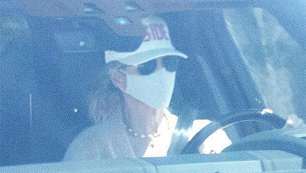 Lori Loughlin pictured for the first time since Mossimo Giannullis early release from prison Photo 