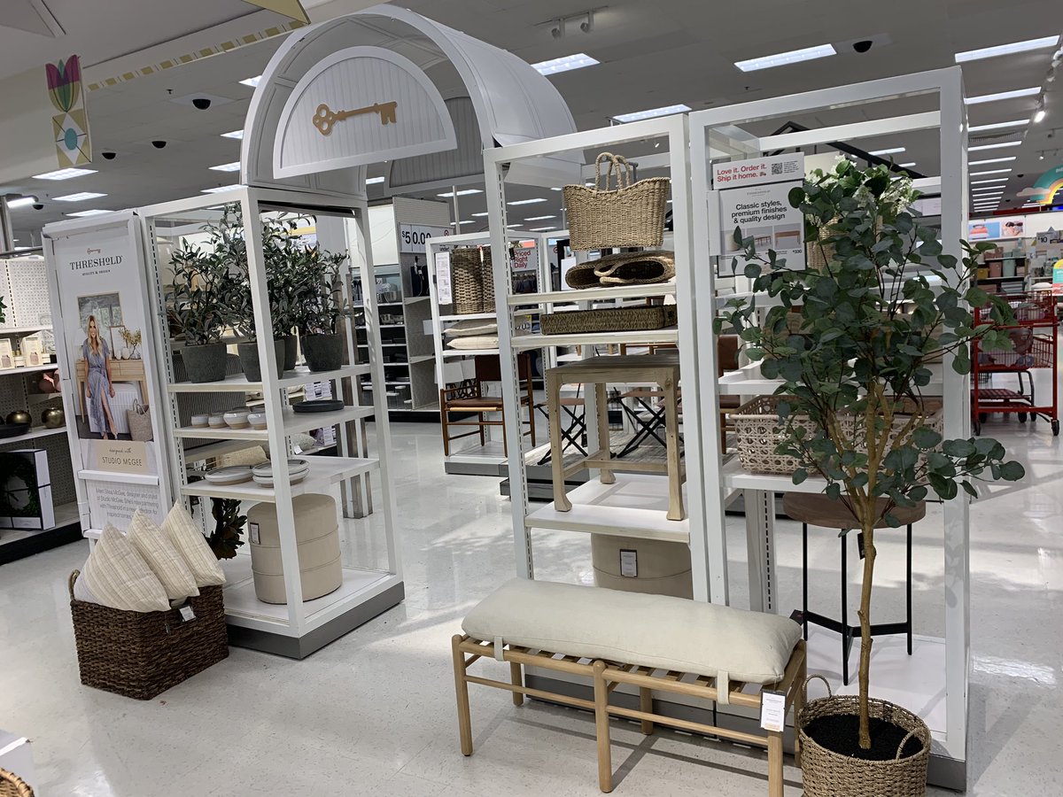 abarbet64's tweet photo. #VMLStyle #VisualMiami #G396 #D354 @aldenkooken @ColonJosian @ParkerTGT Flexing HOME TREND RUN/ making front of dept. a GARDEN PARTY MOMENT https://t.co/UtgfOH98To