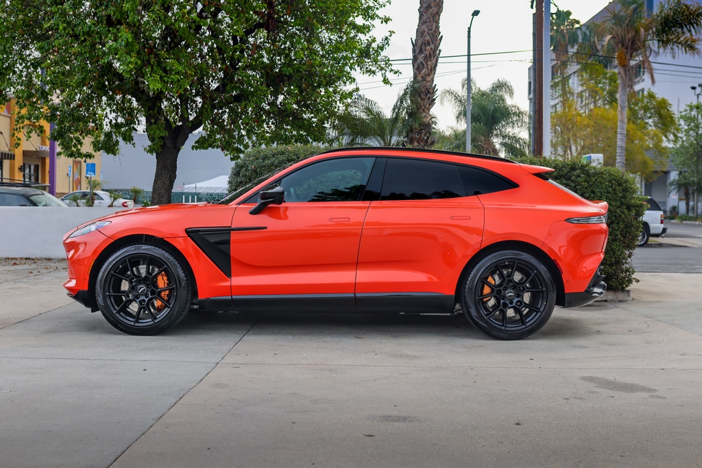 Cosmos Orange looks out of this world! 542HP and 181mph top speed in an incredibly refined and luxurious SUV! #DBX is Currently AVAILABLE! 

📞844.858.8305⁠⠀⁠
🖥️ galpinastonmartin.com⁠⠀⁠
📍15500 Roscoe Blvd, Van Nuys, CA 91406⁠