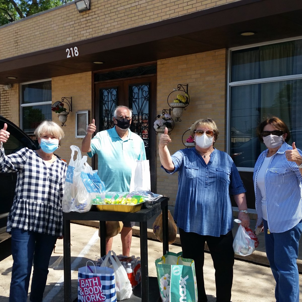 TheMercyTree's tweet photo. Many thanks to the Christians In Action ministry of St. Clare of Assisi Catholic Church for providing a delicious lunch for our clients today!  Thanks also for the donation of wet wipes, deodorant and other toiletries.  These items are always a blessing to our clients! https://t.co/K6XwmmShaR