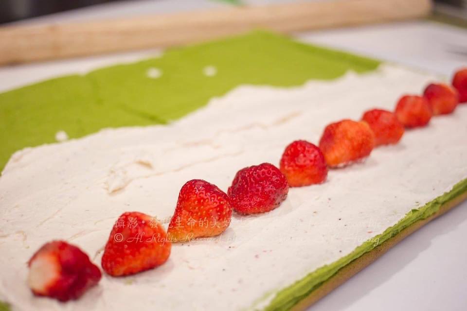 goed_emorgen's tweet photo. ふわふわイチゴのロールケーキ
#ロールケーキ #いちご #チョコレート #抹茶 #ケーキ作り #お菓子作り好きな人と繋がりたい #お菓子作り #スイーツ #dessert #sweets #sweetsphoto #foodphotography #rollake https://t.co/OJ5aObhe1x