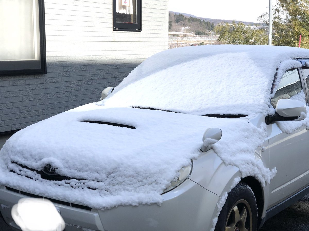 Marote2 おはよう金曜日 寒波の影響で 昨日から雪マークで弘前冬に戻った天気 暖かくなったり寒くなったり 皆さんお体を壊さぬ様ご自愛ください 弘前 雪 寒波 冬に逆戻り 岩木山 寒い ご自愛 積雪 体調管理 東北 津軽 写真 青森