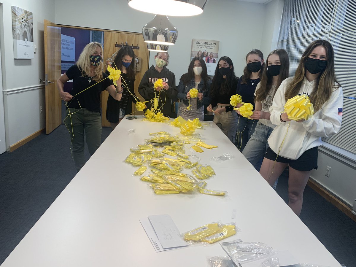 HaddonfieldHS's tweet photo. Our Minds Matter making bows to promote suicide awareness. https://t.co/A4cUoVux3a