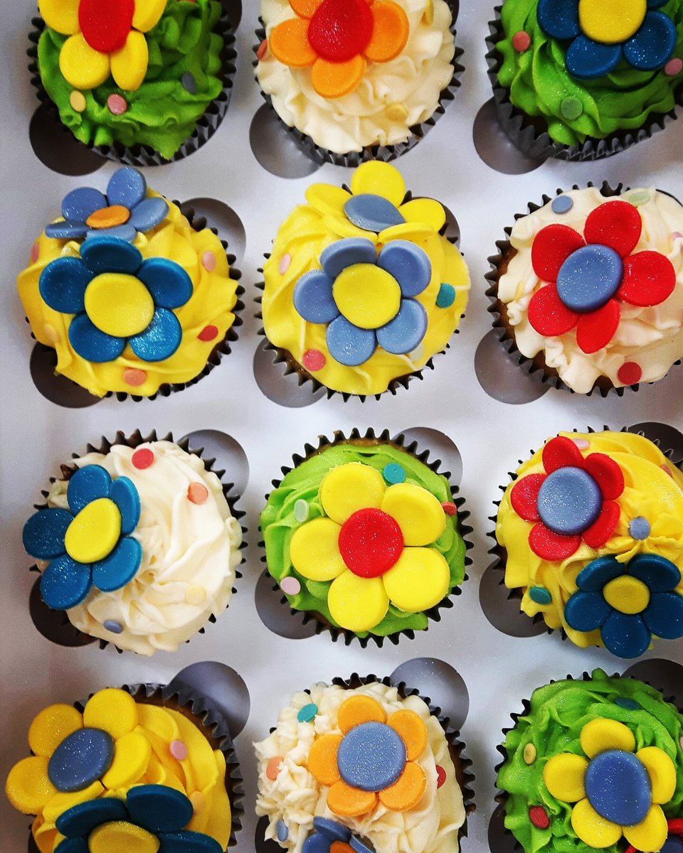 JinsCakes's tweet photo. Flower power Cupcakes 🌼 https://t.co/q8ouBc4oxa