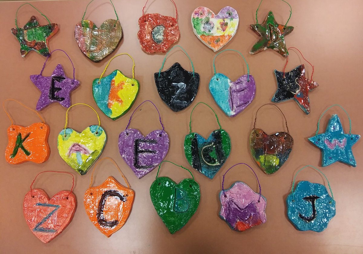 MrsStich2ndSGR's tweet photo. Look at these awesome initial plaques created by the second graders in art! #theyworkedhard @sgrspuds https://t.co/bVLiXzsepQ