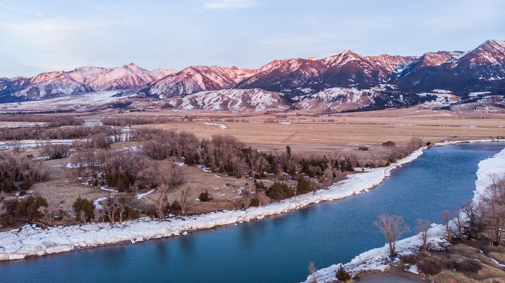 Alexmaiernature's tweet photo. Last rays of sunset on the Absarokas.

#drone #dronestagram #droneoftheday #dronephotography #dji #birdseyeview #aerialphotography #dronelife #droneshots #droneworld #dronenature https://t.co/x6aL2mZVvG
