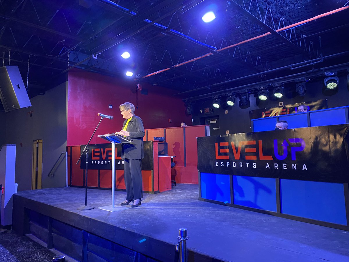 Governor Laura Kelly tweet media