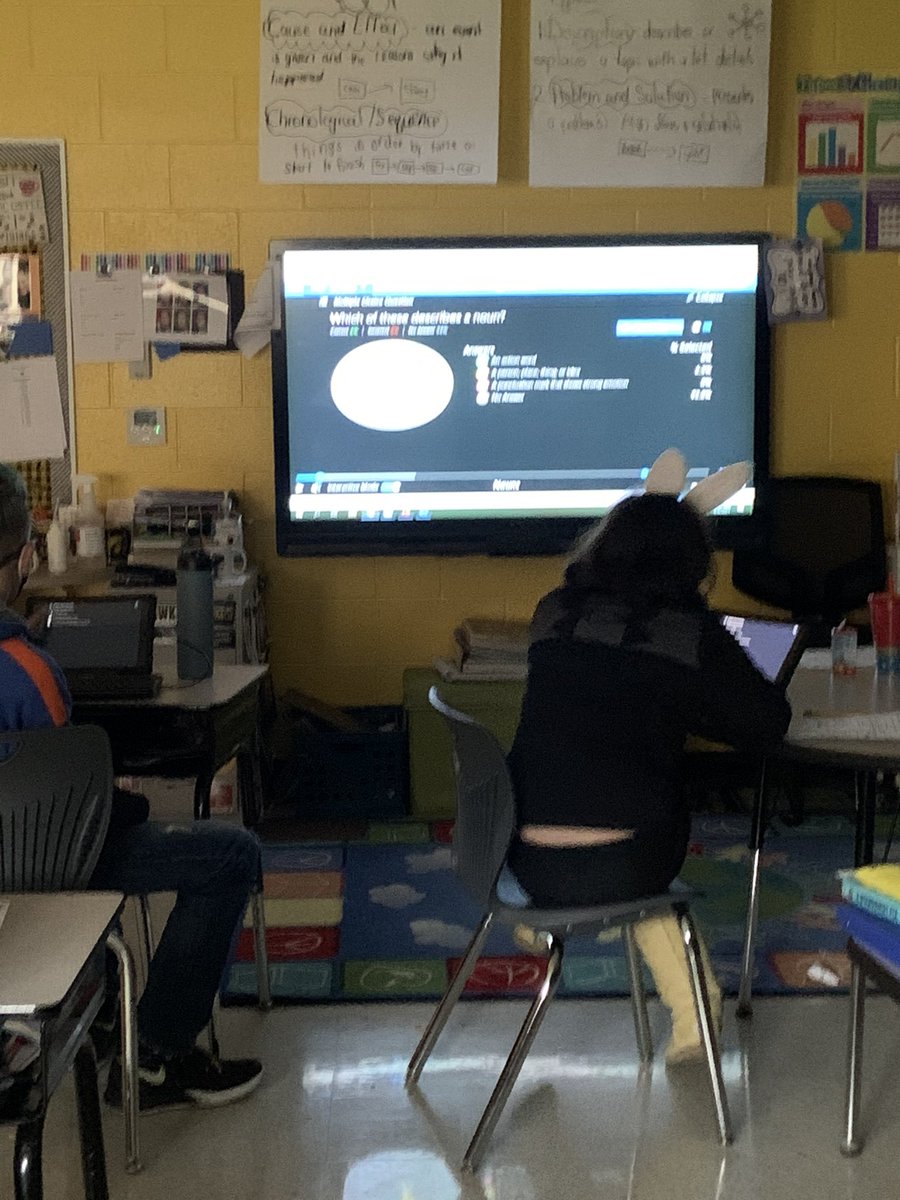 AbbeyUpton's tweet photo. Library checkout and @nearpod learning this morning! A great way to beat the rainy day blues #CREateReaders #cre216 https://t.co/DaTBxiFYr6