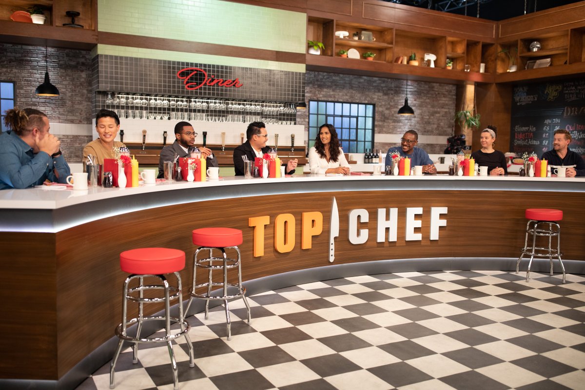 BravoTopChef's tweet image. Welcome to the #TopChef Diner! 🙌 Gang's all here. 

@Chefaymar @ChefMelissaKing @ChefKwame @DaleTalde @PadmaLakshmi @GG30000 @chefcarriebaird @RichardBlais