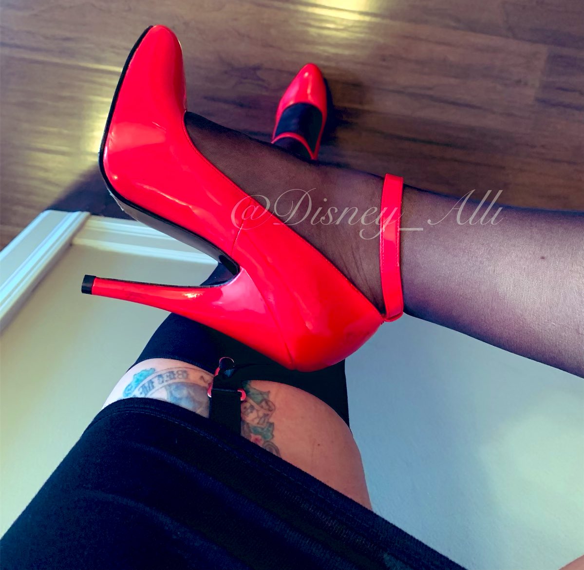 Disney_Alli's tweet photo. It’s a red hot day #shoes #shoefie #shoestagram #shoesoftheday #sotd #outfitoftheday #ootd #highheeledshoes #pumps #highheellife #highheellover #highheeladdict #shoelover #shoefreak #shoeporn #shoewhore #shoeaddict #shoeaholic #heelsporn #heelsandstockings #redhotheels #heels https://t.co/KqCbX5TMag