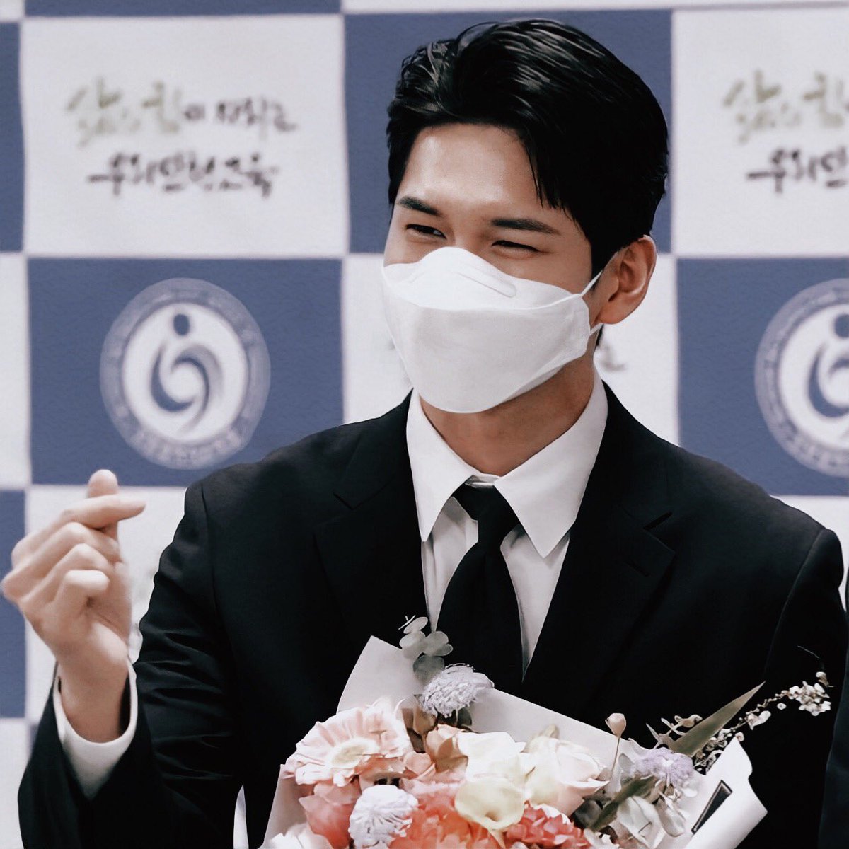 L_ONG_DISTANCE's tweet photo. 💐✨ 
#옹성우 #ONGSEONGWU https://t.co/WnxKWRoX5h