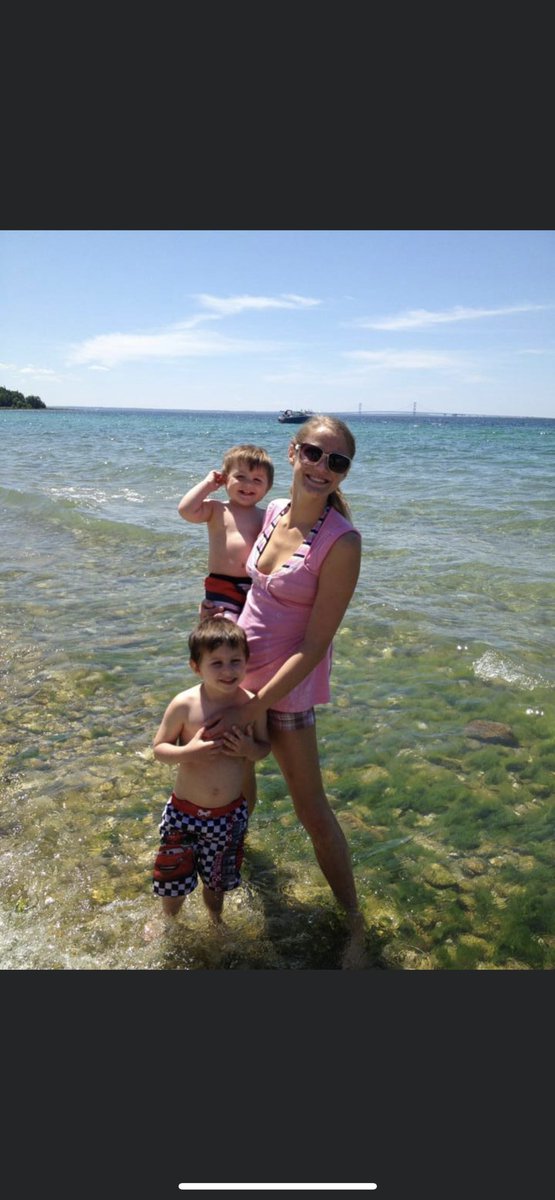 partyypeach's tweet image. Been feeling weird all day and sadly was just informed my childhood friend passed away 😢 Please keep her, her sons and her family in your thoughts and prayers. 🤍 #ripjess