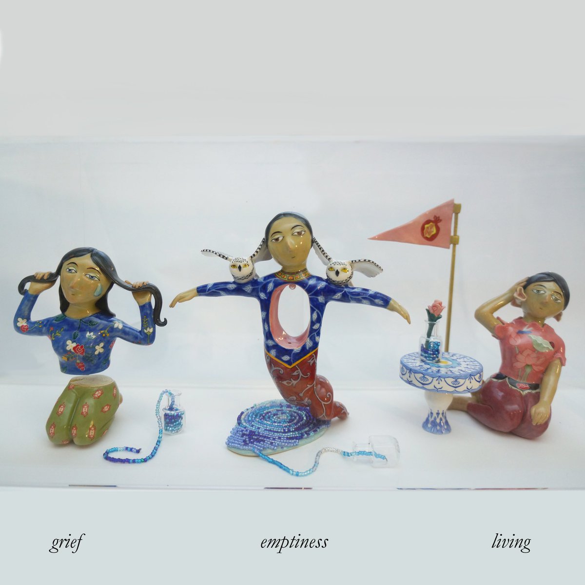 _keeratkaur's tweet image. 3 stages of emotion: 

1. grief splits the body in half, pulling us away from our foundations

2. emptiness hollows the chest; no tears are left to flow

3. as we live on, our tear flasks nourish the blossoms we wear in our hair, our battle standard bears the fruit we worship