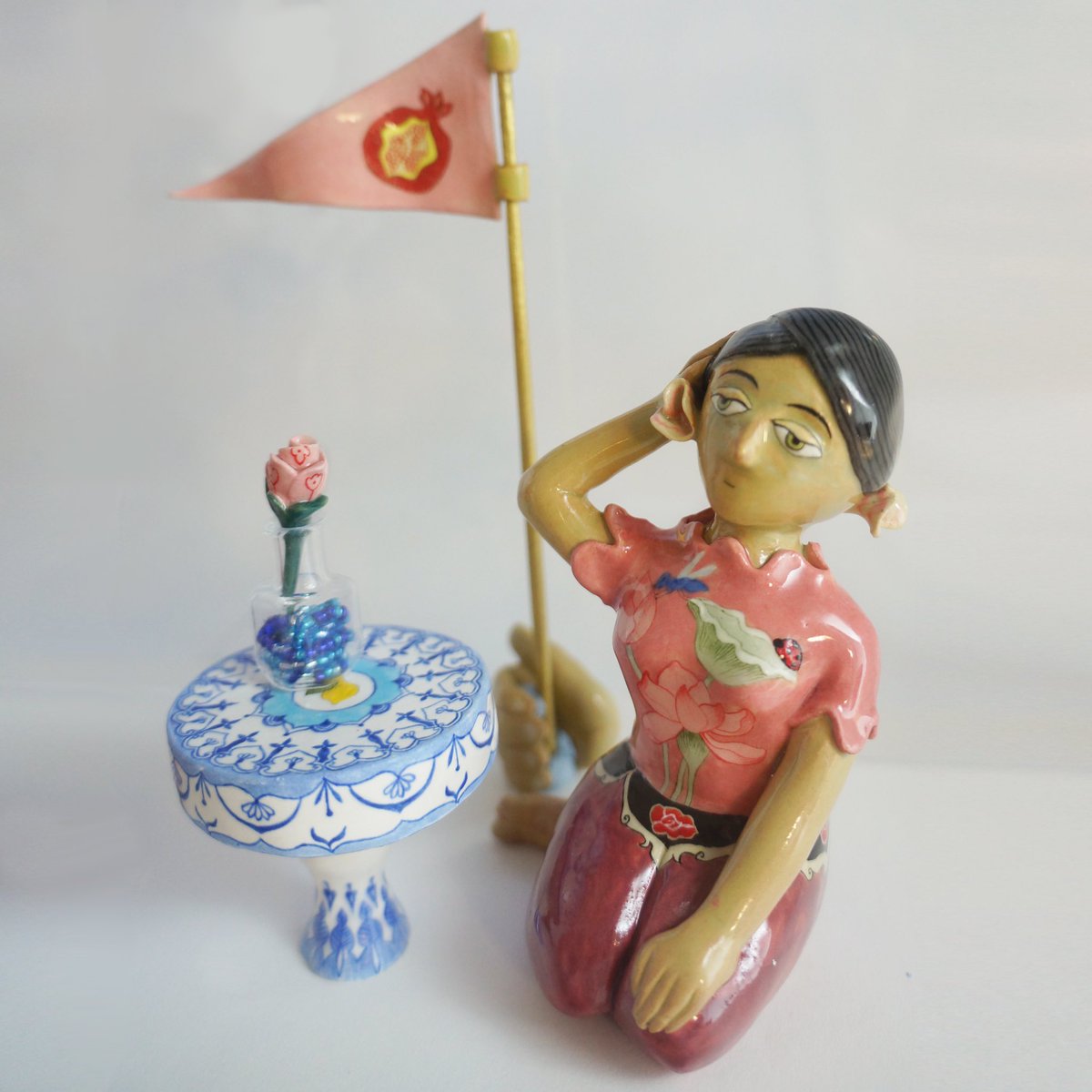 _keeratkaur's tweet image. 3 stages of emotion: 

1. grief splits the body in half, pulling us away from our foundations

2. emptiness hollows the chest; no tears are left to flow

3. as we live on, our tear flasks nourish the blossoms we wear in our hair, our battle standard bears the fruit we worship