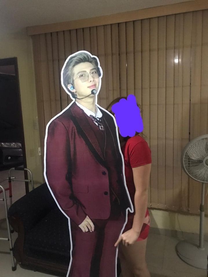 blueesung's tweet photo. amis de México ayudaa

es que a mi prima en plena carretera se le salió volando su Namjoon de cartón y no se dió cuenta hasta que llegó a su destino (carretera Tampico-Xalapa) así q si alguien pasa por ahí y lo ve tirado (está envuelto en bolsas negras) porfa avise 😭 gracias u-u https://t.co/n03LYILiTf