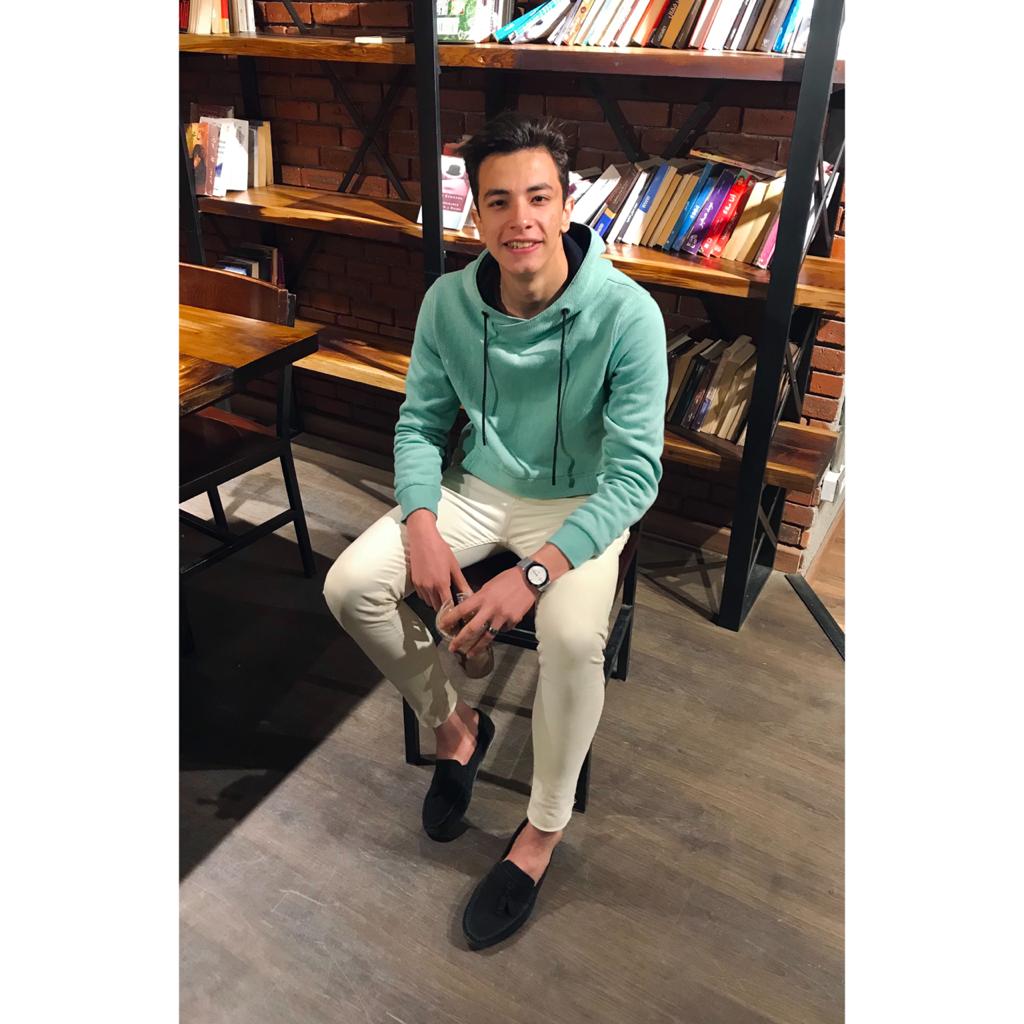 barakota888's tweet photo. 🤍🥰
#NewProfilePic https://t.co/nwtFfdCPUg
