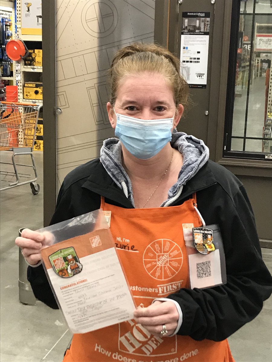 ⁦@hd8923⁩ Congrats Laurie from D31 our Operations Associate of the Month for March! Delivering great service with a smile &amp; enthusiasm as one of our curb side greeters! Thanks  for all you do for our customers! ⁦@ziegler_seth⁩ ⁦<a href="/heidi_horne/">Heidi Horne </a>⁩. ⁦<a href="/marantes1/">Marcelo Arantes</a>⁩