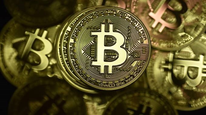 Bitcoin arma cinese contro Usa dlvr.it/RxHH5T