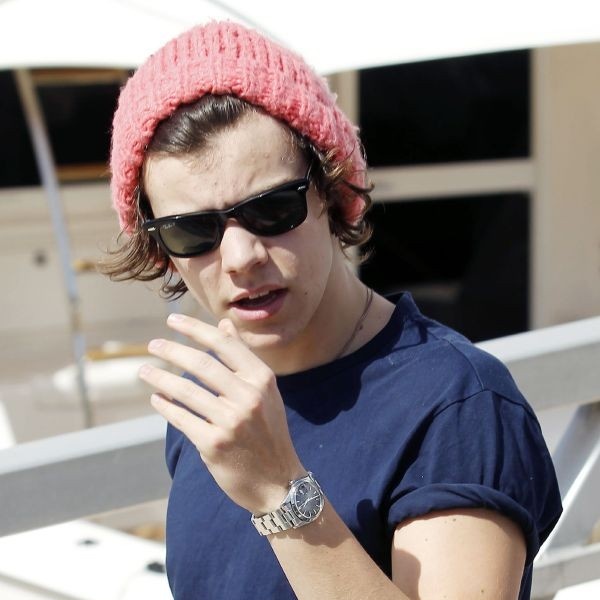harry styles de toquinha rosa, tweet de apreciação.