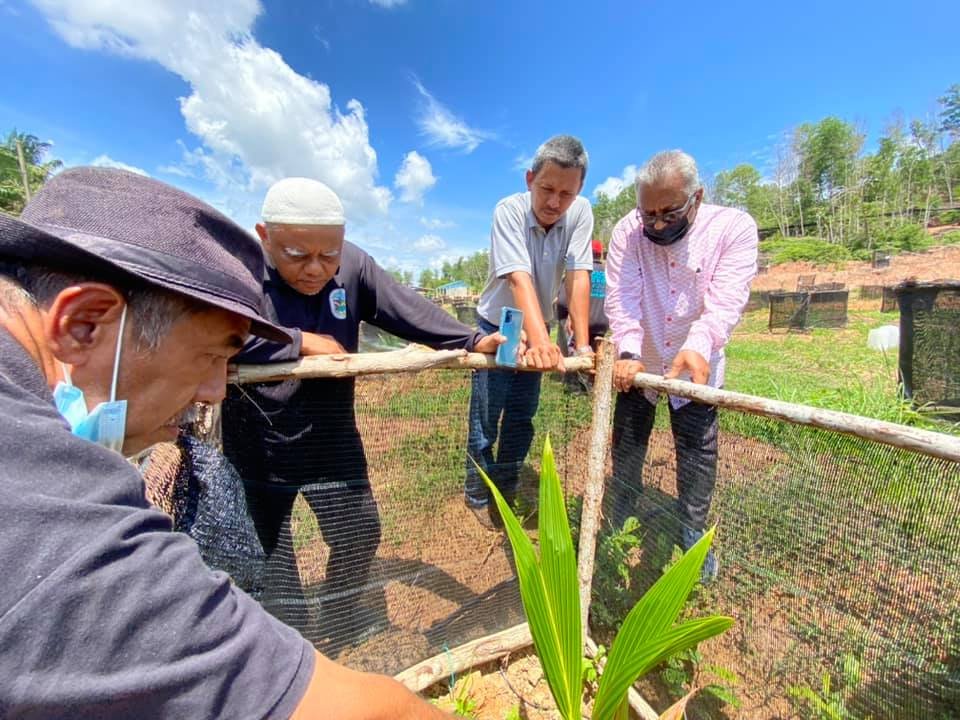UiTMCMelaka's tweet photo. Telah berlangsung taklimat dan penerangan teknik pembajaan daripada En Jasmin Jasin, wakil syarikat Taaveekun, Zon Selatan kepada Jawatankuasa Pelaksana WaDI.
#uitmdihatiku
#kitauitm
#kebersamaan
#keterlibatan
#uitmcmapril2021 https://t.co/Bjo4dZdqD5