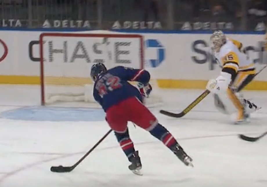 DimFilipovic's tweet photo. The Rangers didn't score on either of these https://t.co/0Eh9AwU3W2