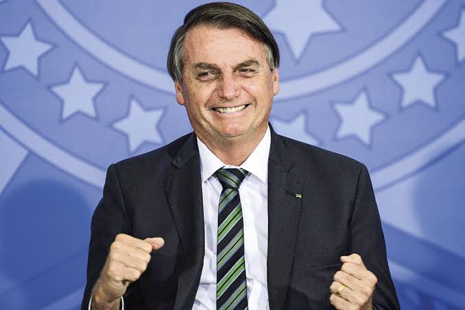 sensacionalista's tweet photo. Se passar pela eliminatória da CPI da Covid, Bolsonaro pode disputar a grande final em Haia https://t.co/RRlD2wQTpa