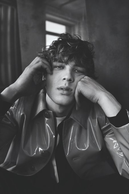 cody fern is so fine for what?? https://t.co/7mKgDcdfuA