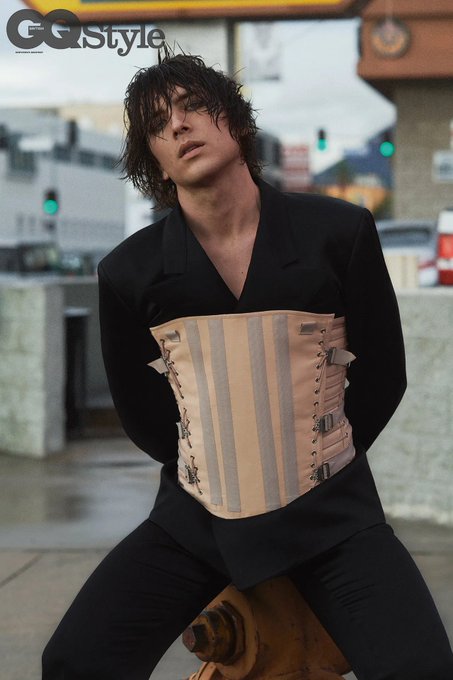 cody fern is so fine for what?? https://t.co/7mKgDcdfuA