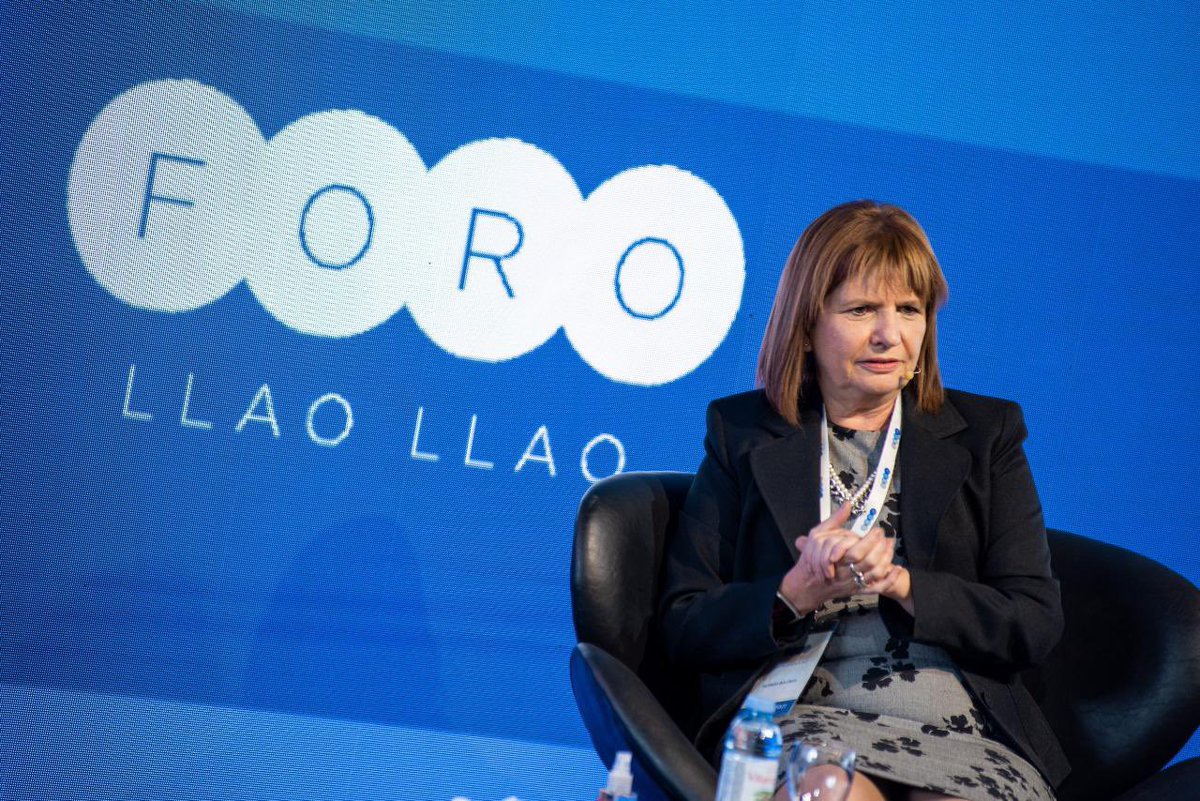 Tenemos que convertir la política social en una política de trabajo, profundizando cambios en el mundo laboral e impositivo. 
Eso transmití a los empresarios, dirigentes y pensadores que asistieron al Foro Llao Llao.