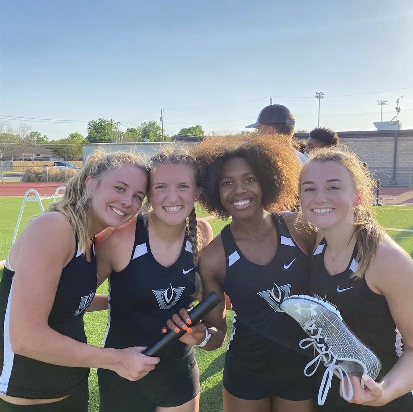 VHSVipersSB's tweet image. A HUGE CONGRATULATIONS to @eliotmckenna and her relay team for becoming DISTRICT CHAMPIONS in the 4x200!!! #MultiSportAthlete #SheHasWheels