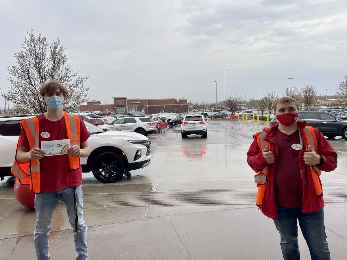 Spreading joy to our Drive Up guests with these inspiring notes in their bags!! Awesome job from our Guest Advocate Lily(<a href="/Lils0923/">Lily</a>) for designing them! #Team923 <a href="/BrittanyTarget/">TargetBrittany</a> <a href="/BrentBorgelt/">Brent Borgelt</a> <a href="/BobrowskiBrian/">Brian Bobrowski</a> <a href="/courtshellnu/">Courtney 🎯</a> <a href="/aleahmarie19/">Aleah Jacinto</a> <a href="/ChantyleB/">Chantyle Beason</a> <a href="/garmtgt/">George Armstrong</a> <a href="/TargetCher/">Cherese C</a>