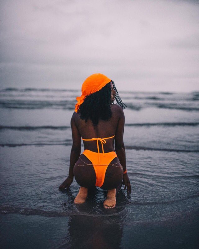 Tefinhaa18's tweet photo. Ja falei que que nasceu pra ser do topo nunca cai 🥵❤️❤️ serio eu amo modelar ,esse ia foi incrivel , uma vibe tao boa com as pessoas que eu amoo 💕 essas fotos transmite td o que senti 
.
.
.
#pretas #negras #twitch  #viral #boycottgenshin #Africa #praia #africanize https://t.co/jYWdu5sIhf