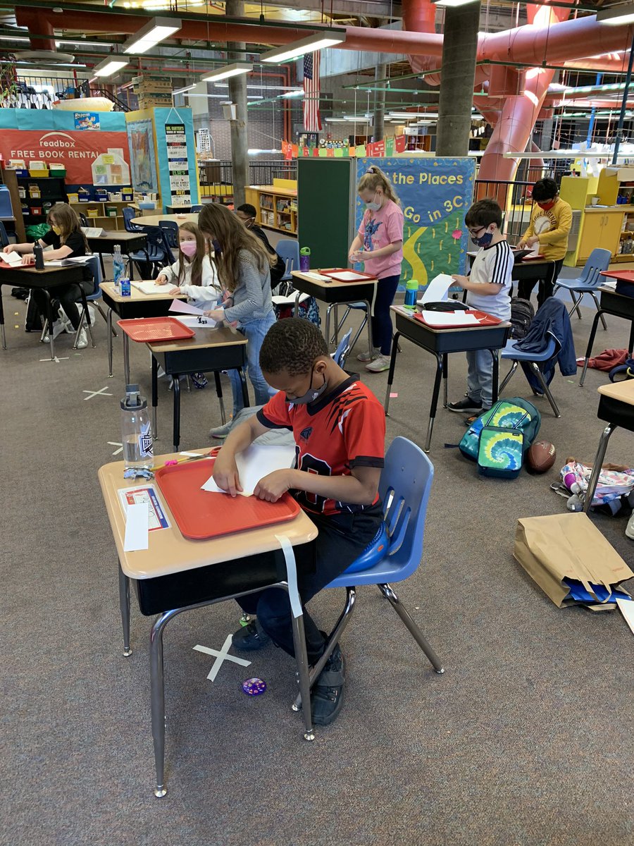 DaveDavec09's tweet photo. 3C students use the Engineering Design Process to solve problems! https://t.co/dcxf82nxvN